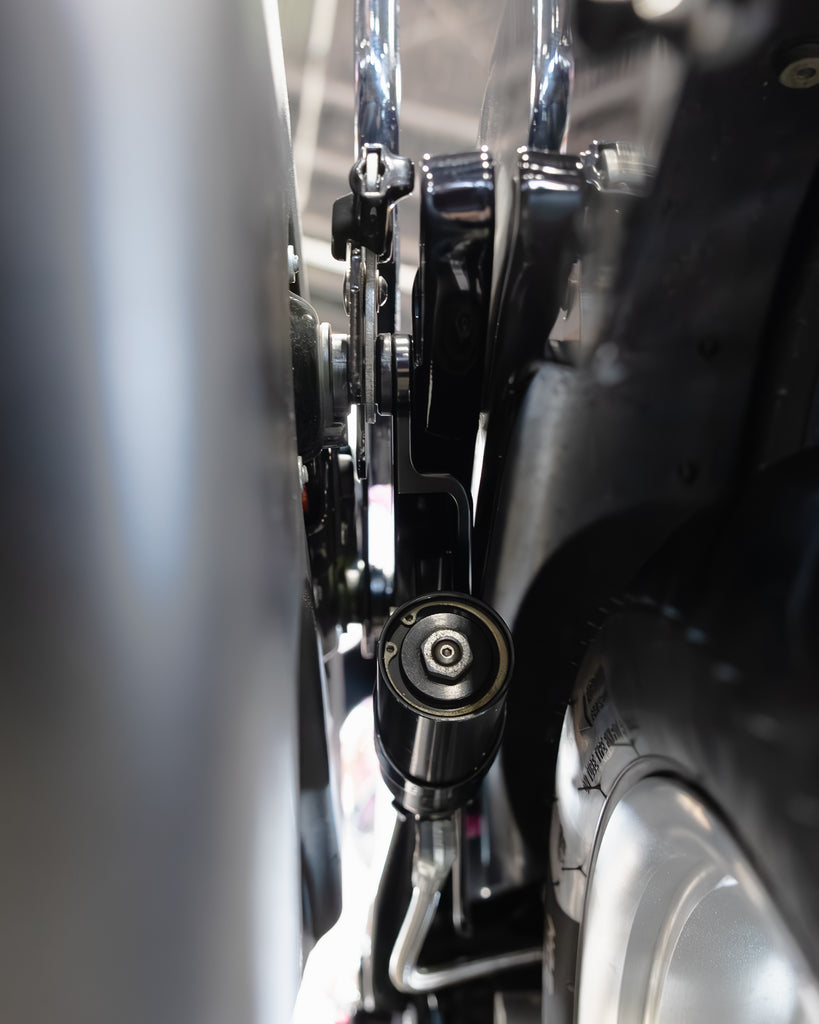 Softail Compressor Mount Speed Dealer Customs Shock Reservoir Mount Bracket for Softail 18 & Up ...